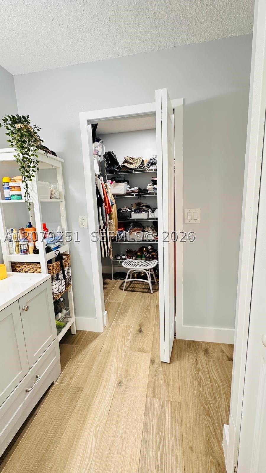 223 Lakeview Dr #204, Weston FL 33326
