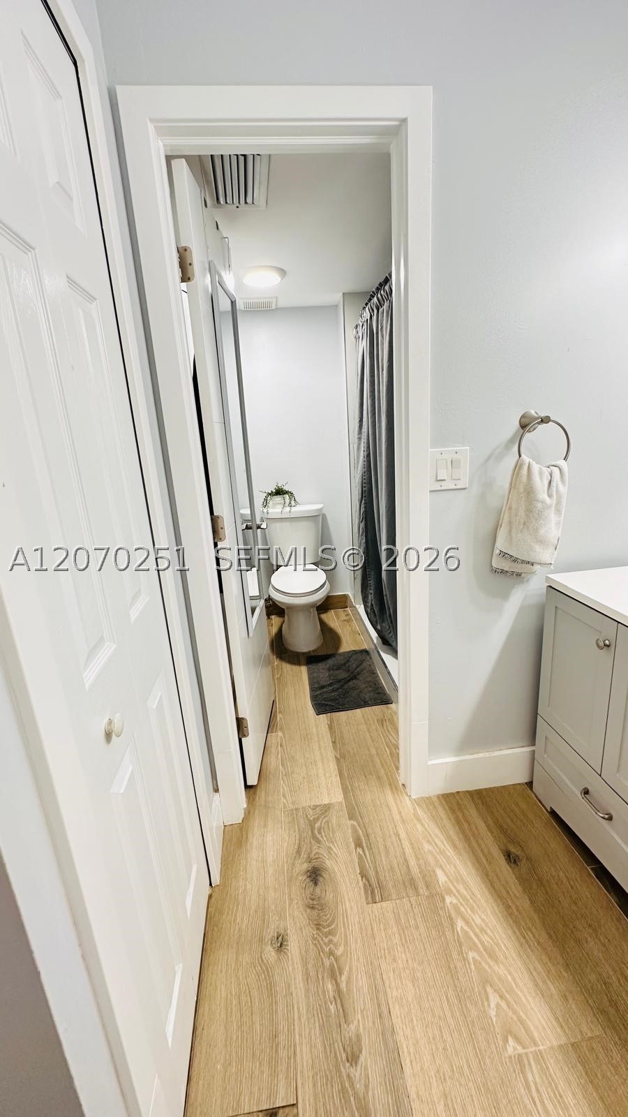 223 Lakeview Dr #204, Weston FL 33326
