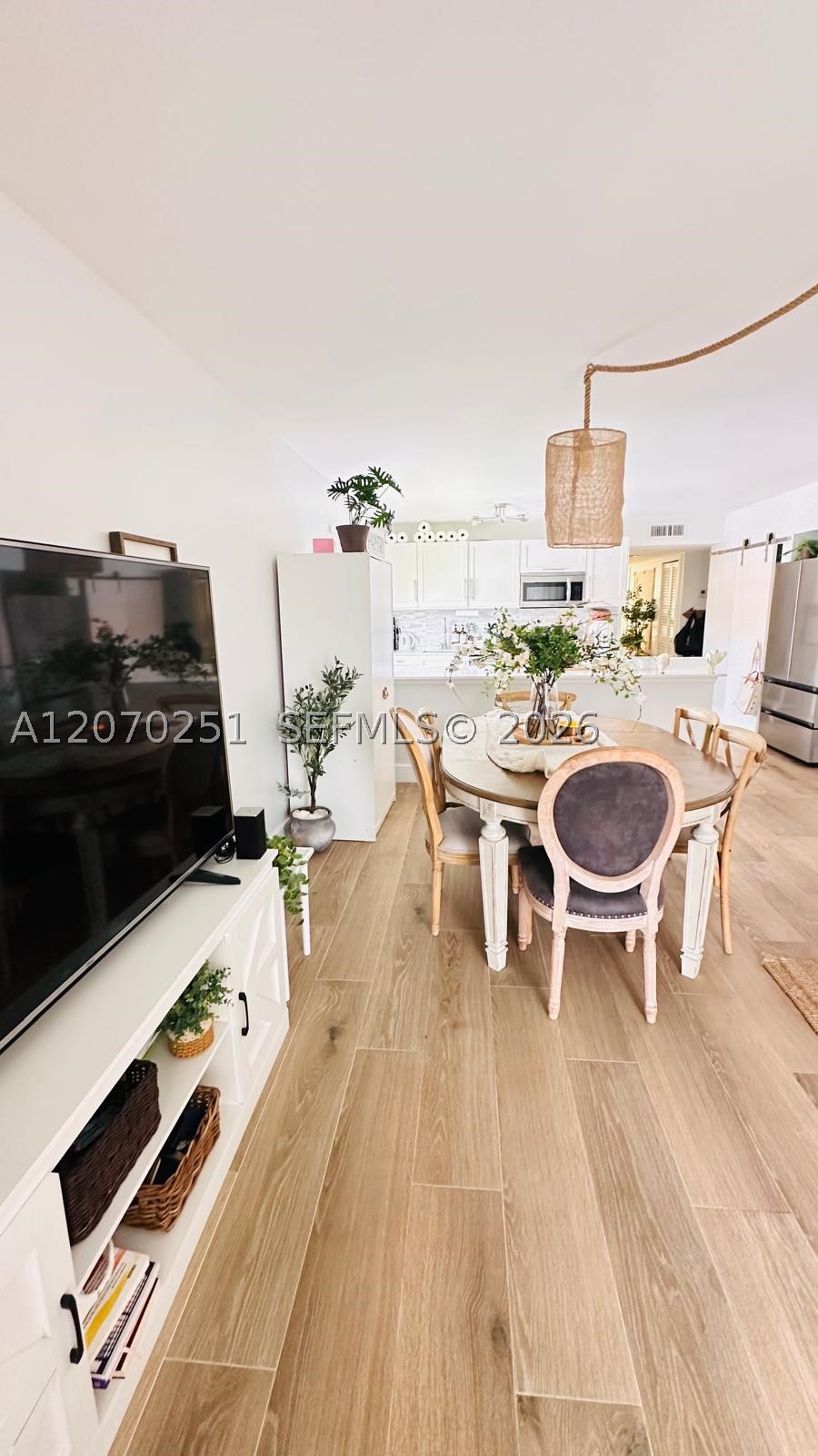 223 Lakeview Dr #204, Weston FL 33326
