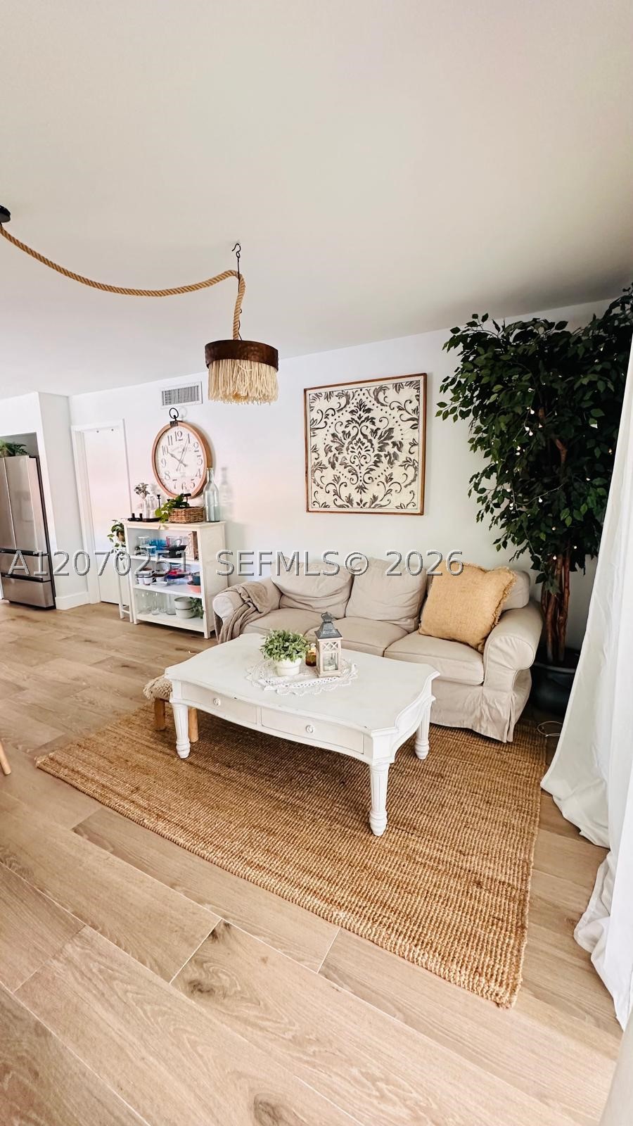 223 Lakeview Dr #204, Weston FL 33326