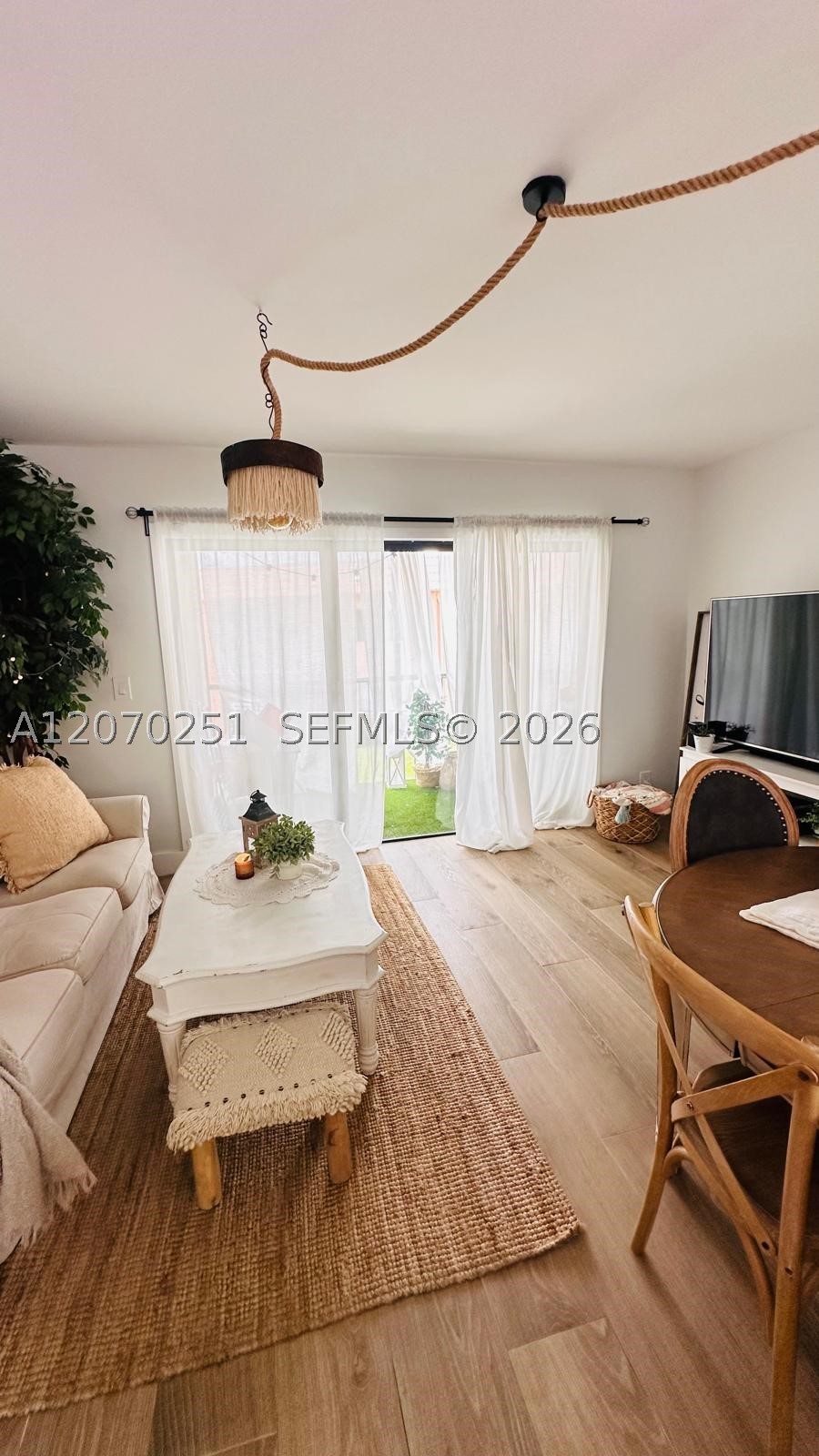 223 Lakeview Dr #204, Weston FL 33326