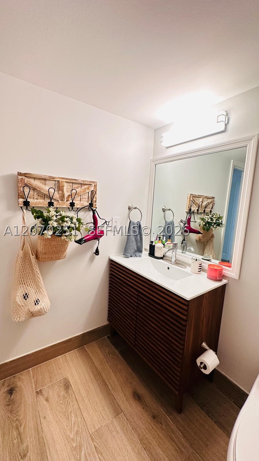 223 Lakeview Dr #204, Weston FL 33326