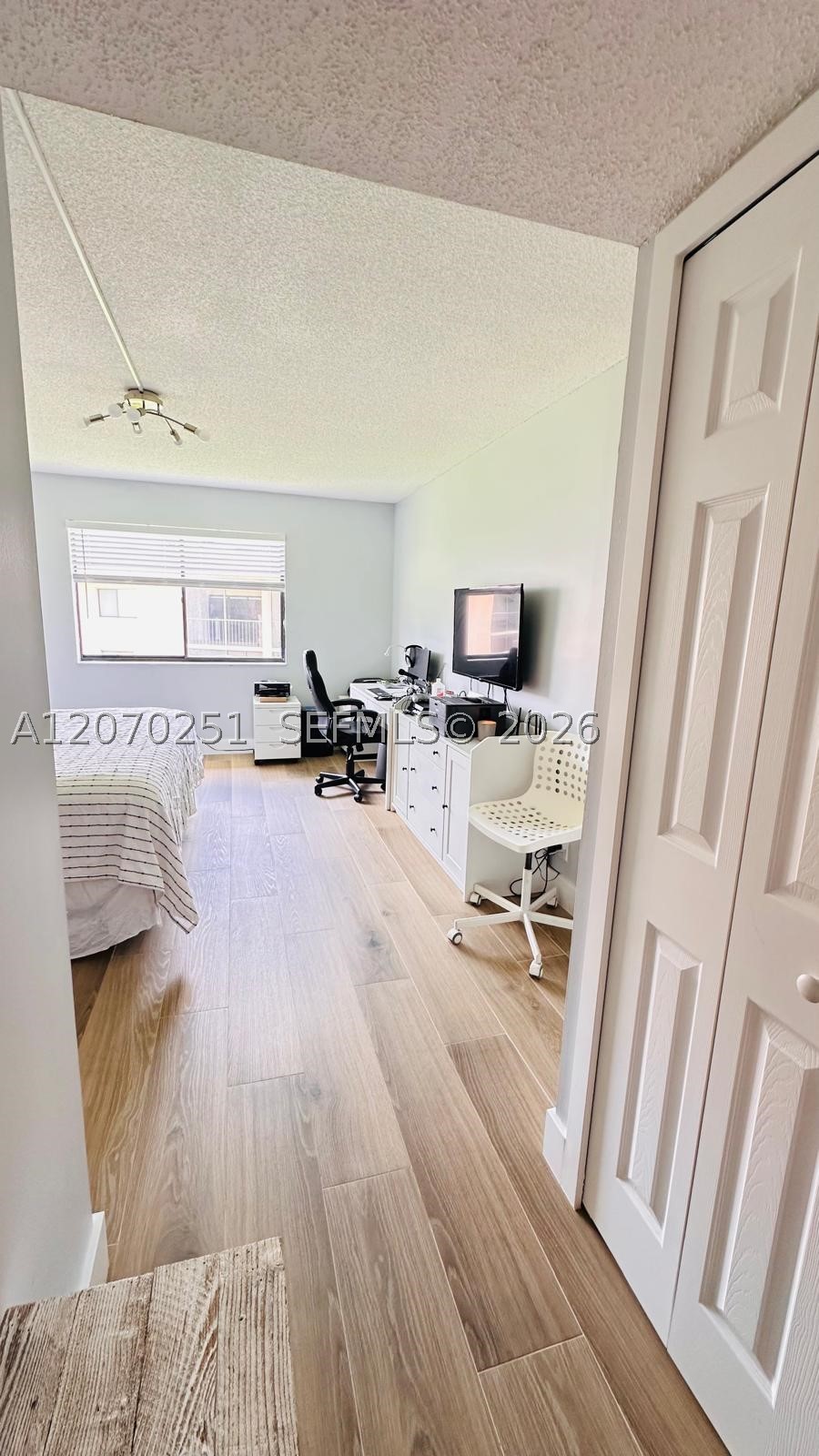 223 Lakeview Dr #204, Weston FL 33326