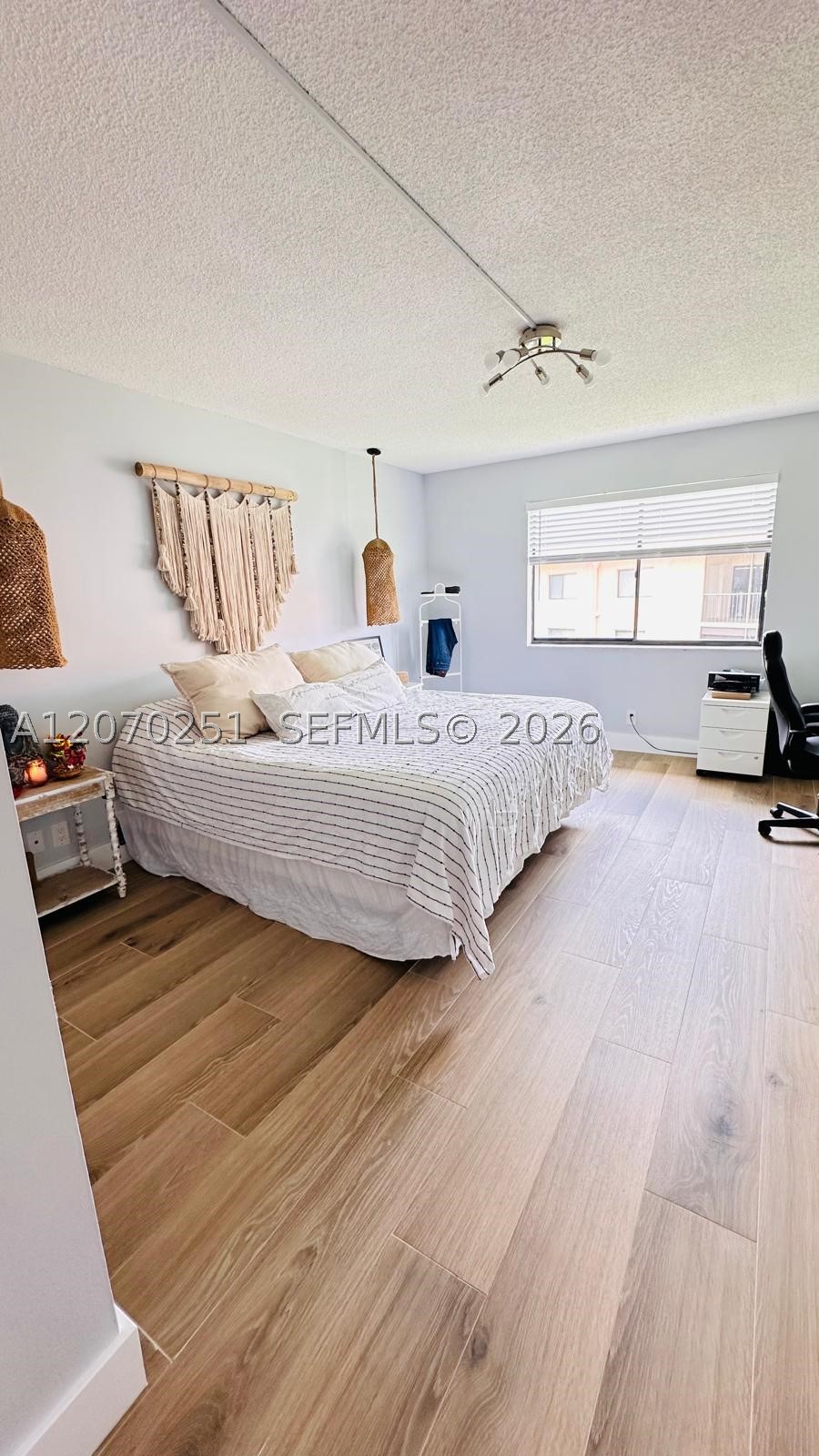 223 Lakeview Dr #204, Weston FL 33326
