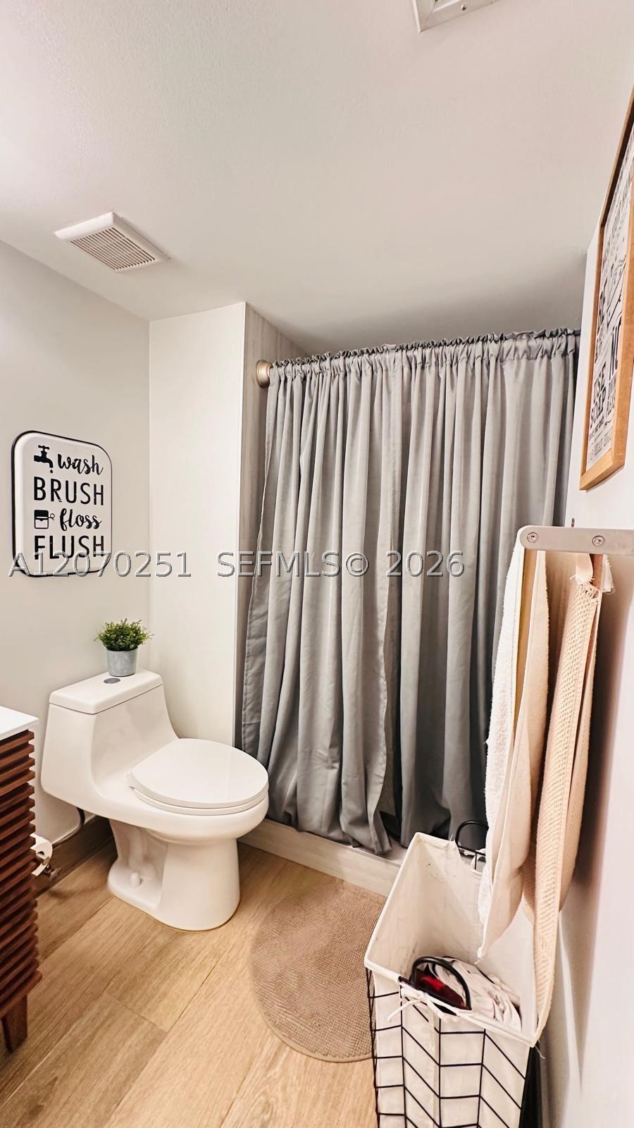 223 Lakeview Dr #204, Weston FL 33326