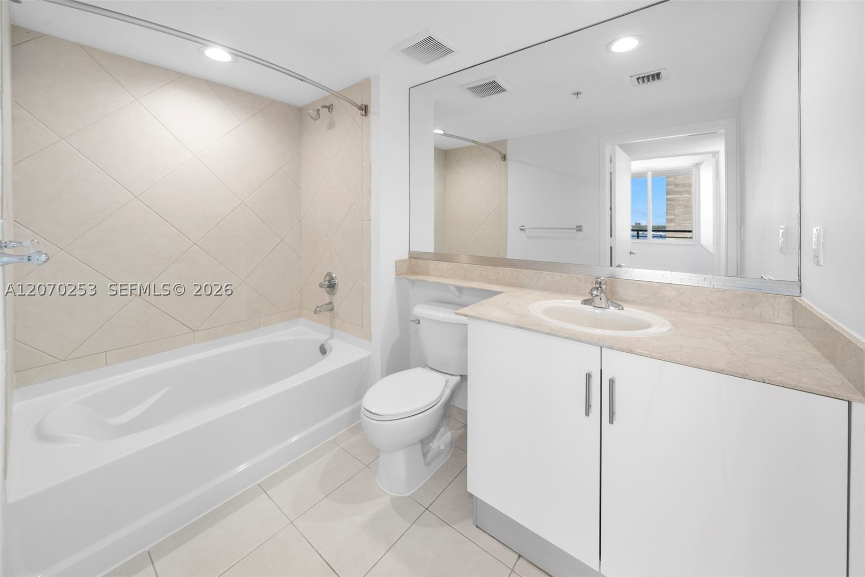 335 S Biscayne Blvd #1910, Miami FL 33131