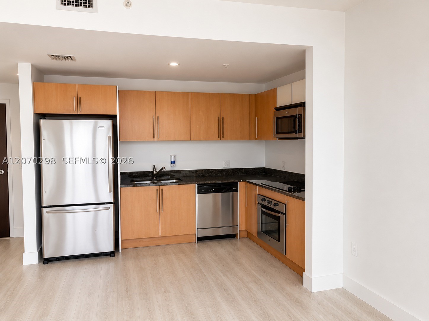 300 S BISCAYNE BL #2503, Miami FL 33131