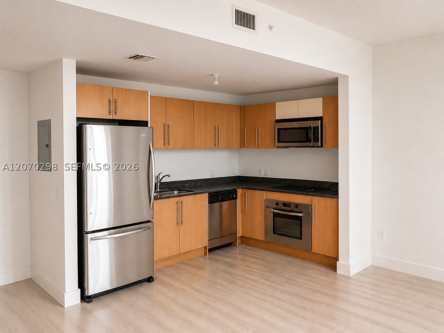 300 S BISCAYNE BL #2503, Miami FL 33131