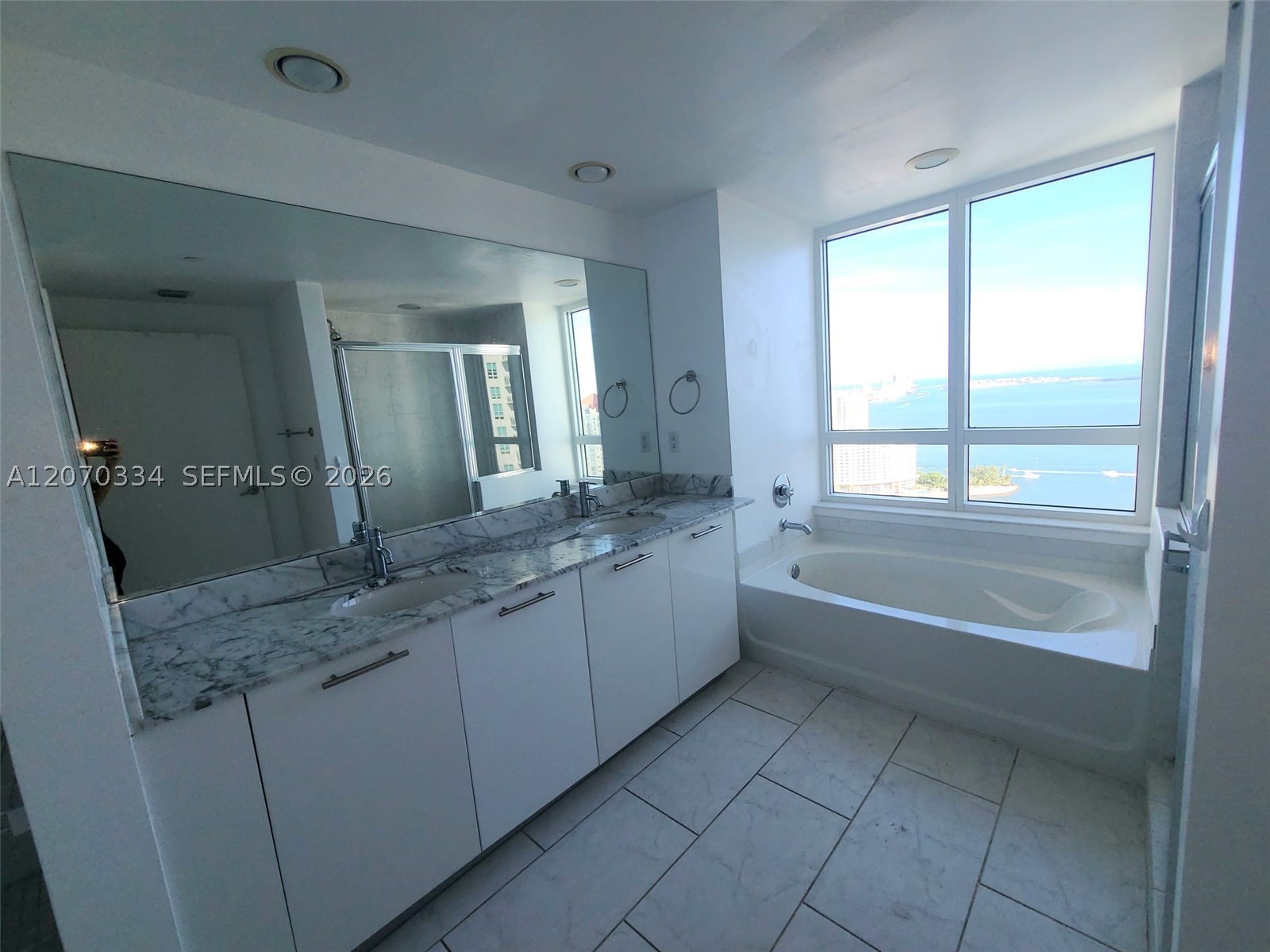 951 BRICKELL AVE #3710, Miami FL 33131