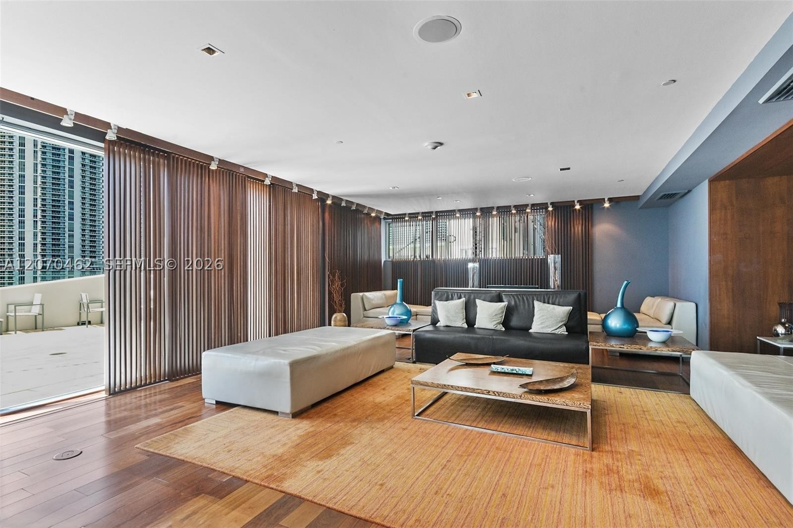 335 S Biscayne Blvd #1500, Miami FL 33131