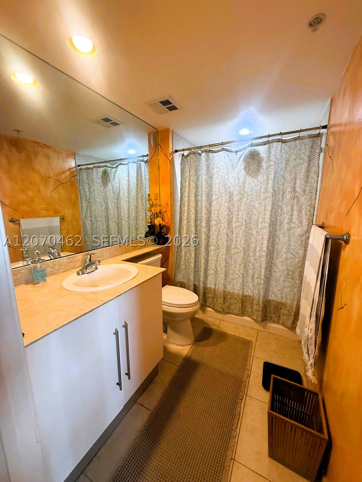 335 S Biscayne Blvd #1500, Miami FL 33131