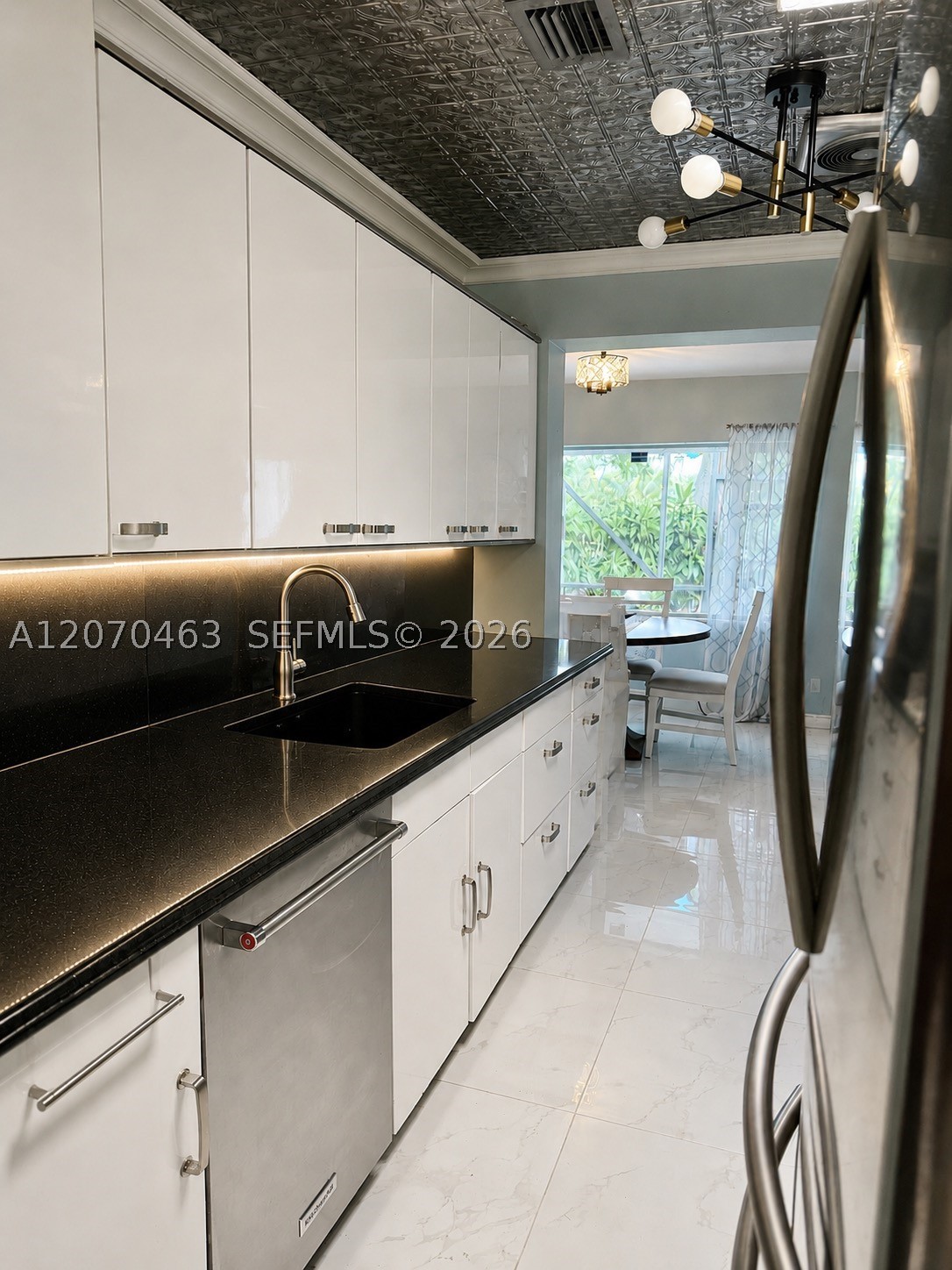 4713 Holly Dr, Tamarac FL 33319