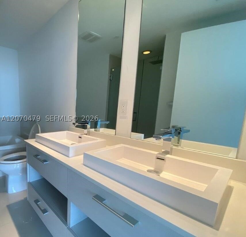 45 SW 9th St #1503, Miami FL 33130