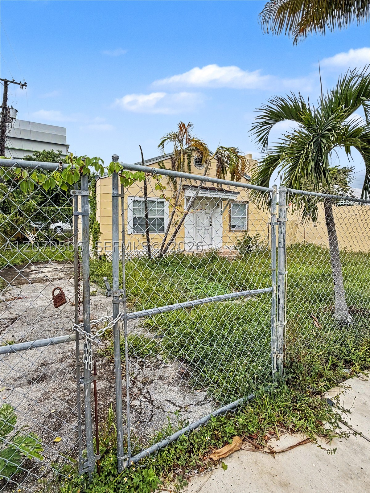 Miami FL 33125 - A12070506