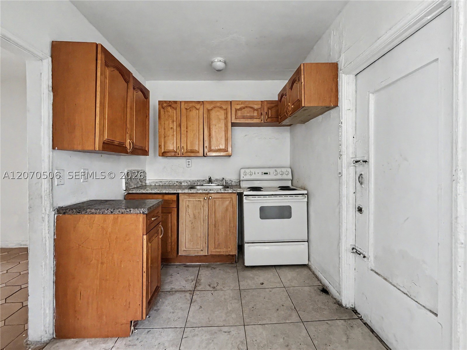 Miami FL 33125 - A12070506