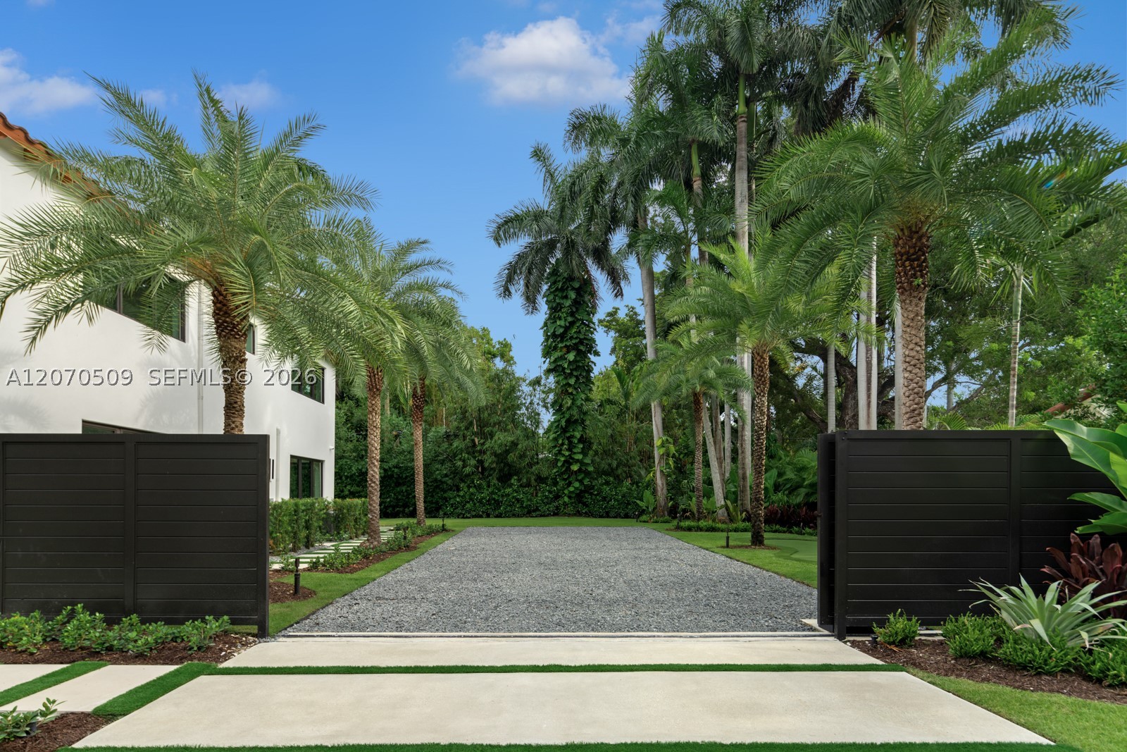 921 NE 72nd St, Miami FL 33138