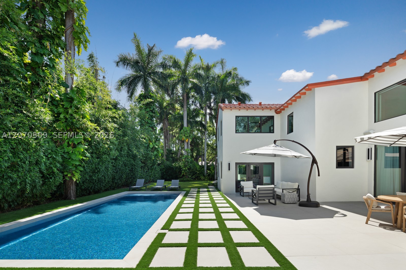 921 NE 72nd St, Miami FL 33138