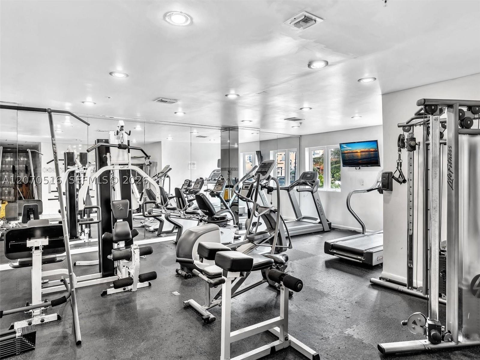 4101 Pine Tree Dr #926,925, Miami Beach FL 33140