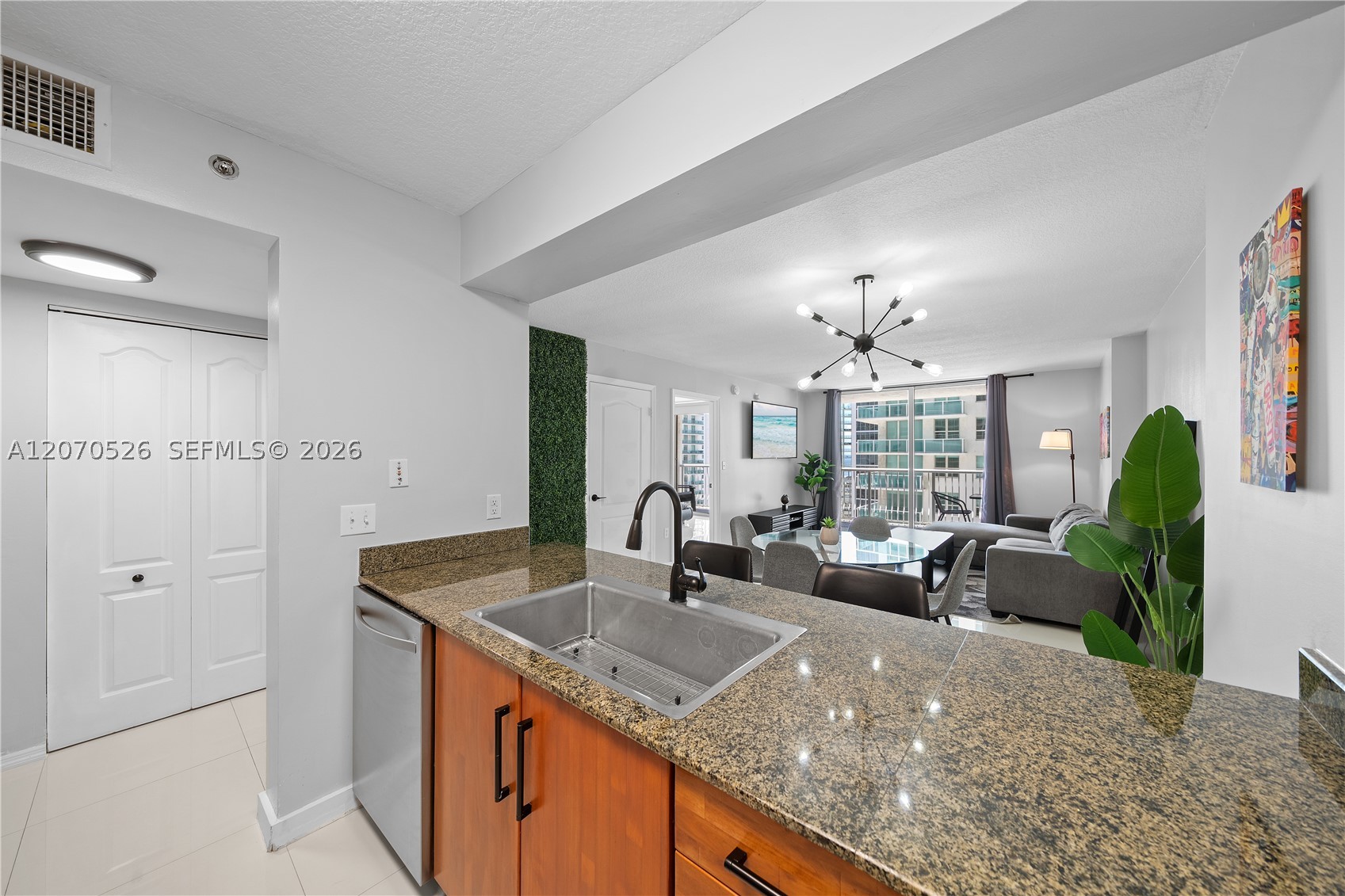 1200 Brickell Bay Dr #2205, Miami FL 33131