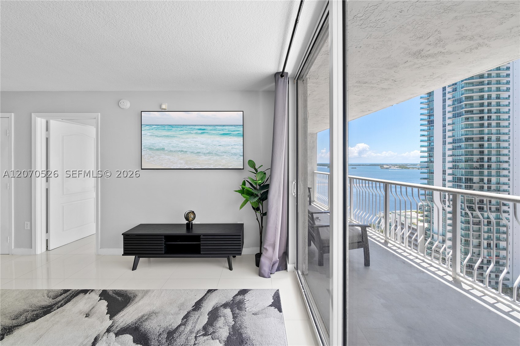 1200 Brickell Bay Dr #2205, Miami FL 33131