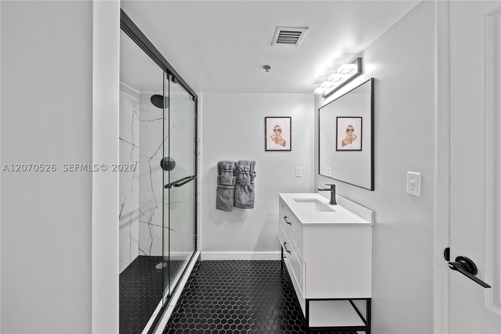 1200 Brickell Bay Dr #2205, Miami FL 33131