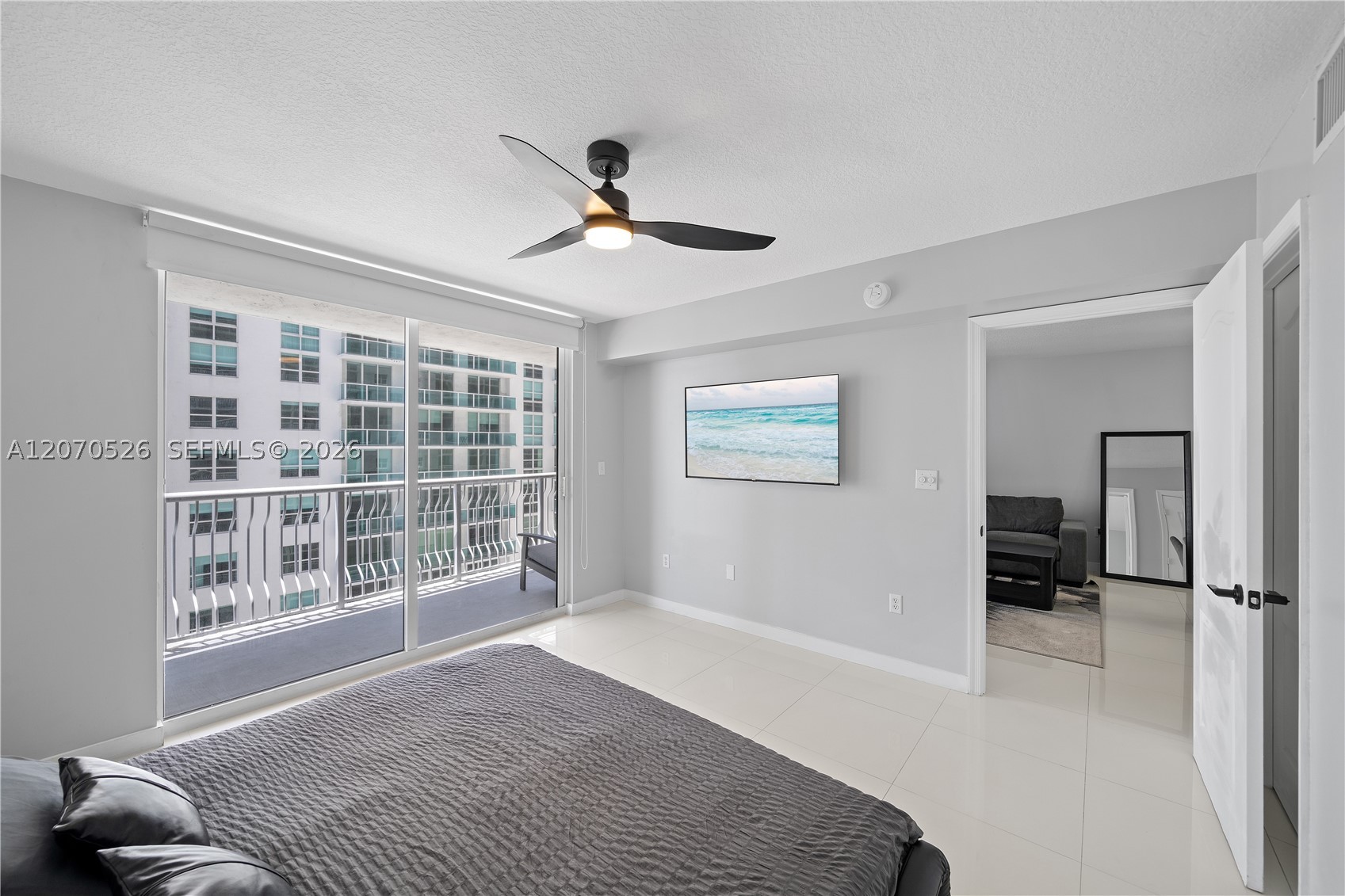 1200 Brickell Bay Dr #2205, Miami FL 33131