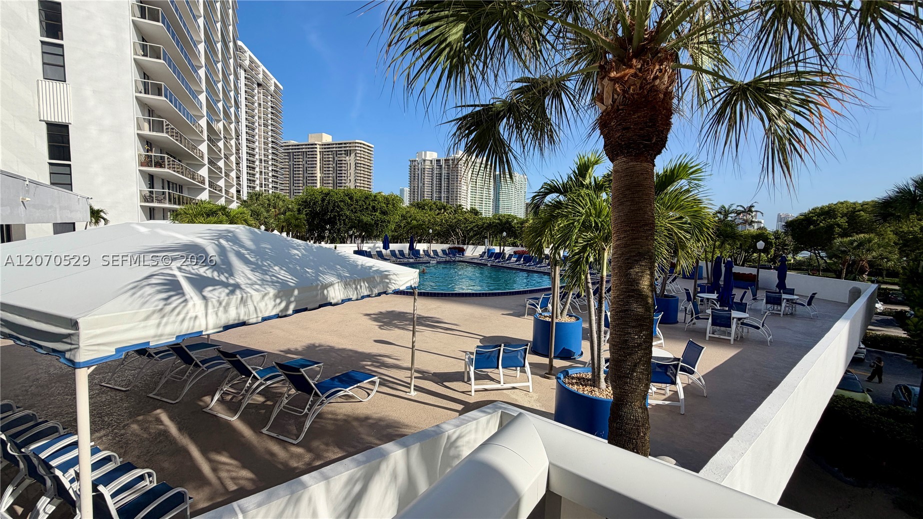 3701 N Country Club Dr #304, Aventura FL 33180