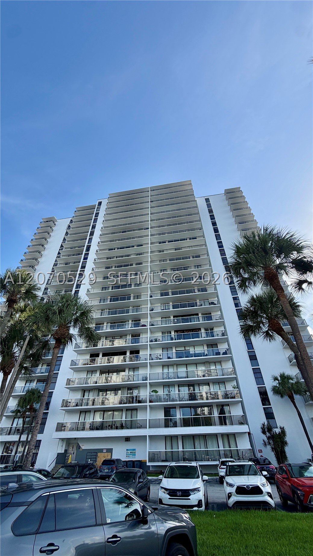 3701 N Country Club Dr #304, Aventura FL 33180