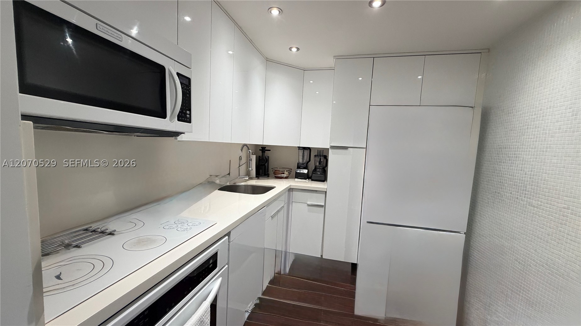 3701 N Country Club Dr #304, Aventura FL 33180
