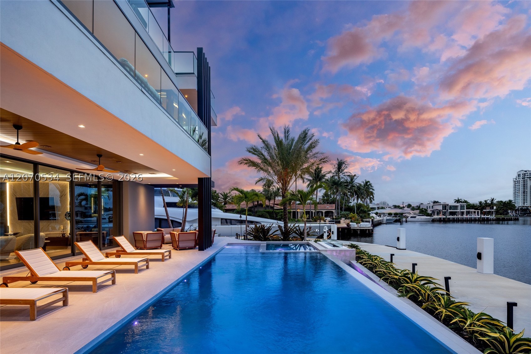 1400 W Lake Dr, Fort Lauderdale FL 33316