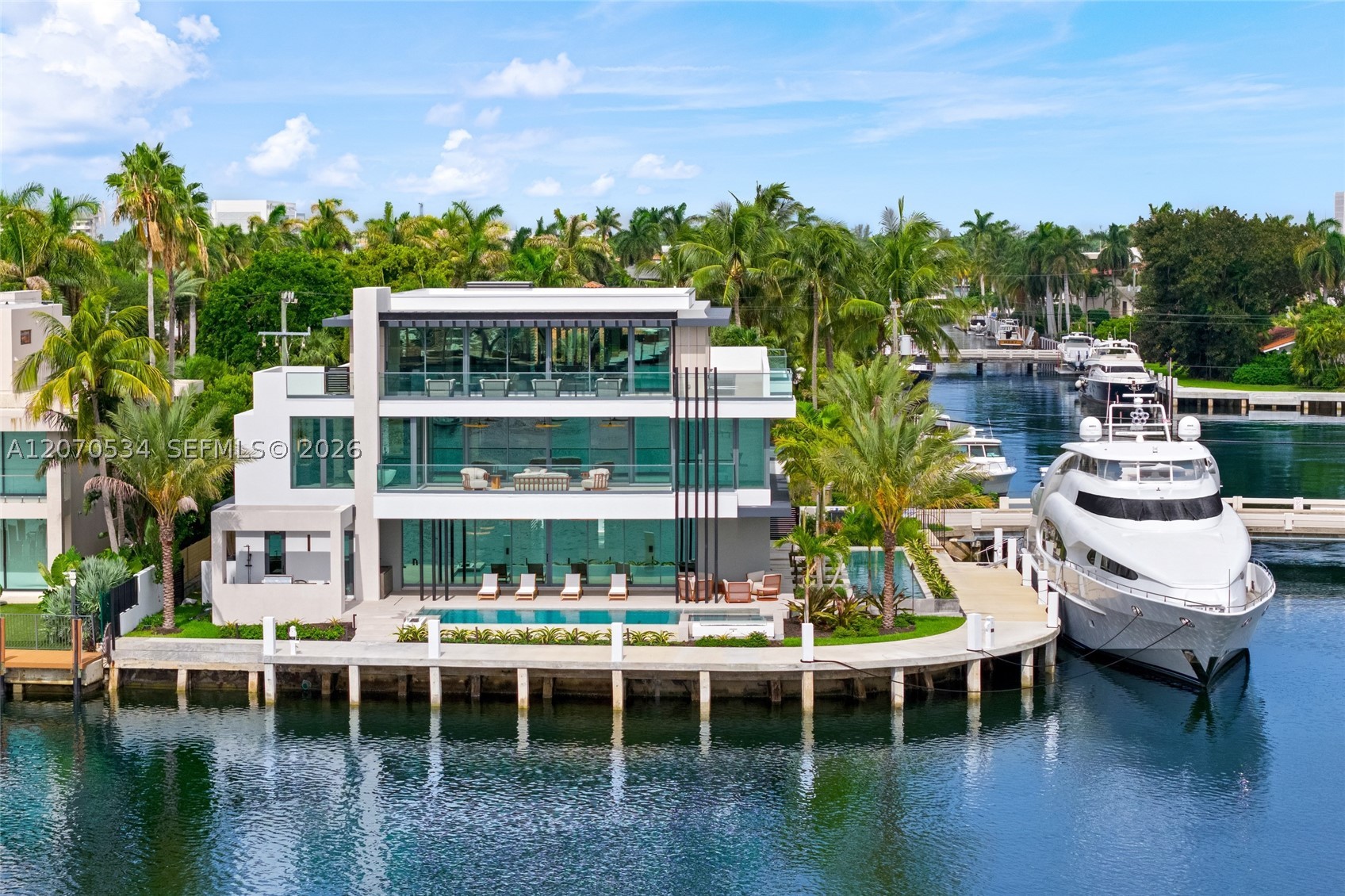 1400 W Lake Dr, Fort Lauderdale FL 33316