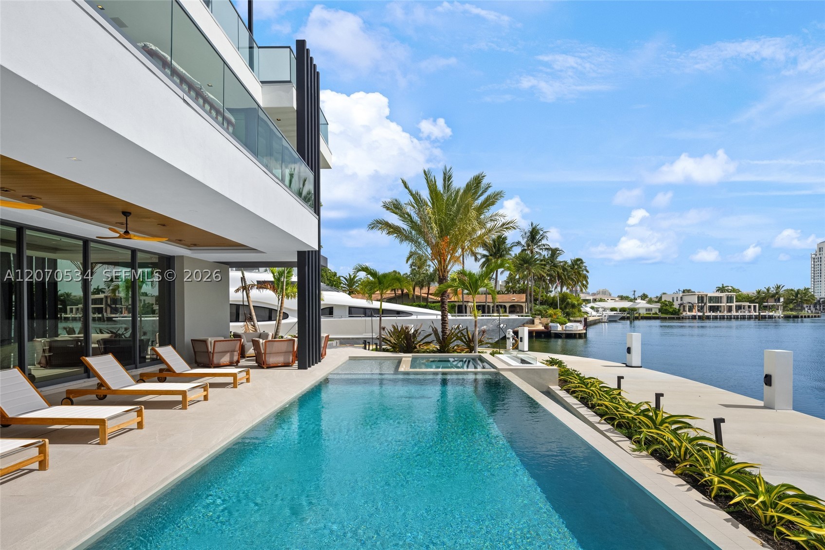 1400 W Lake Dr, Fort Lauderdale FL 33316