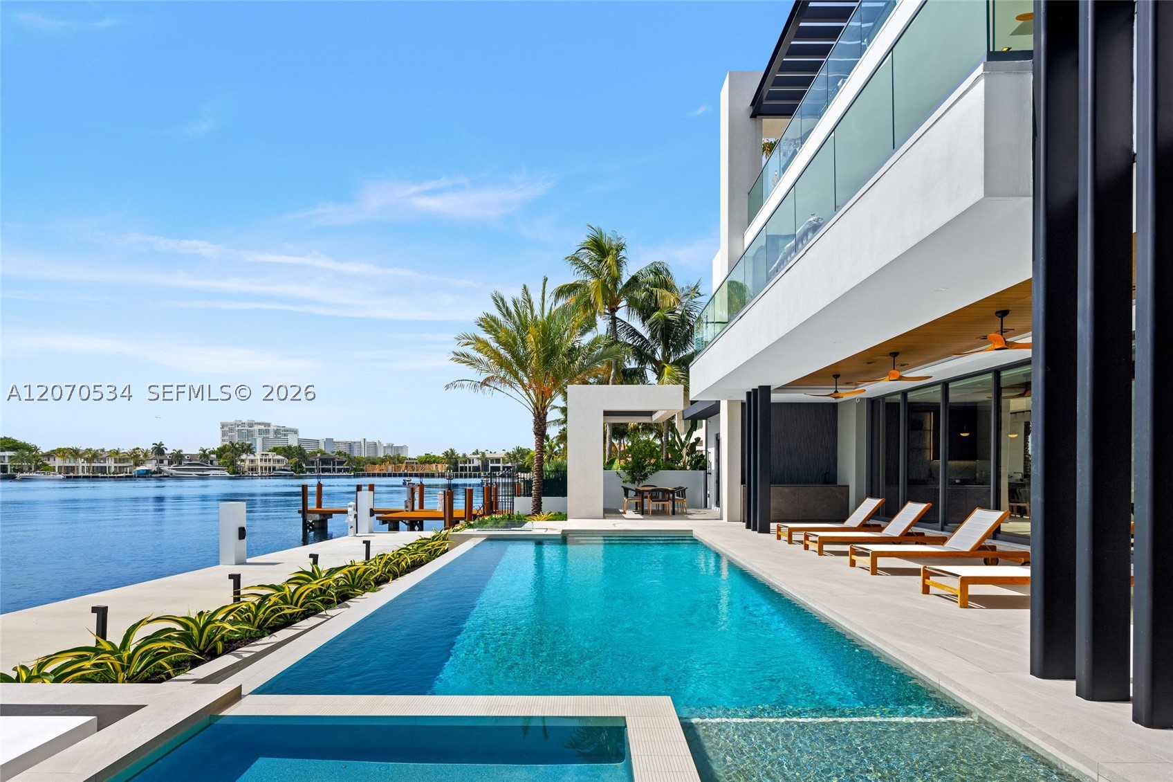 1400 W Lake Dr, Fort Lauderdale FL 33316