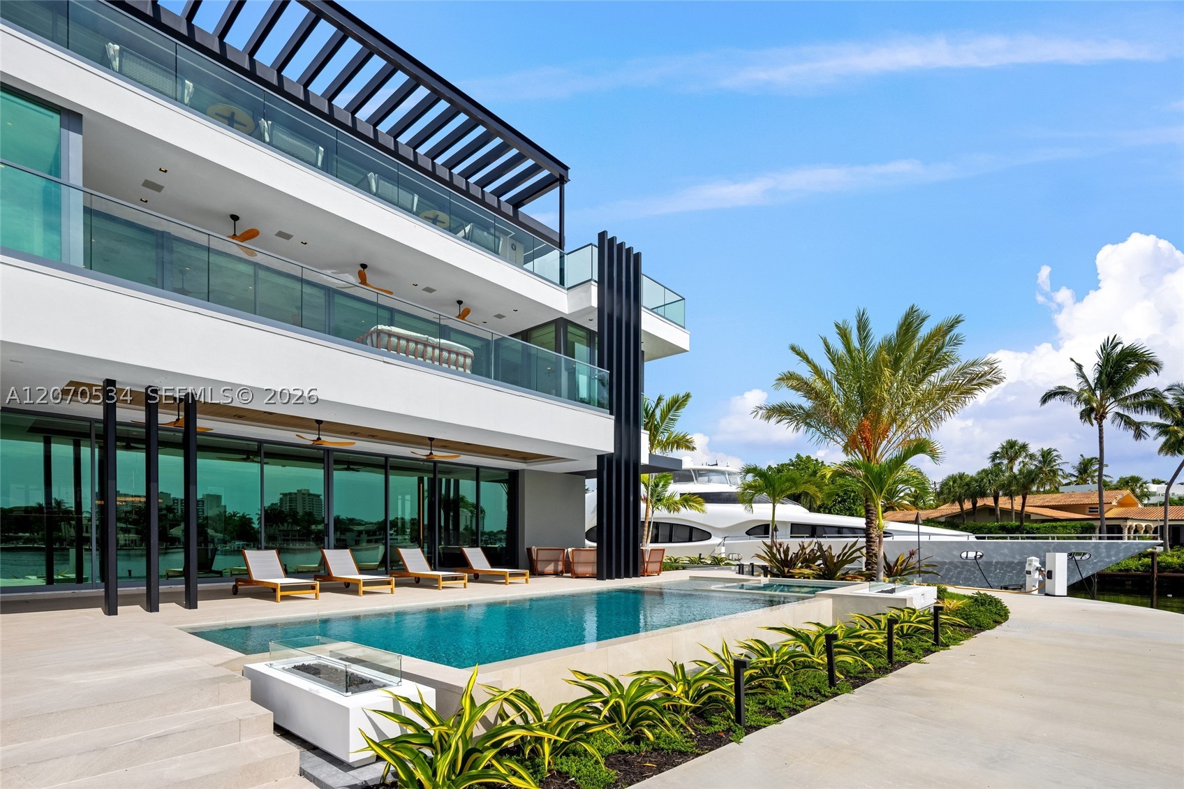 1400 W Lake Dr, Fort Lauderdale FL 33316