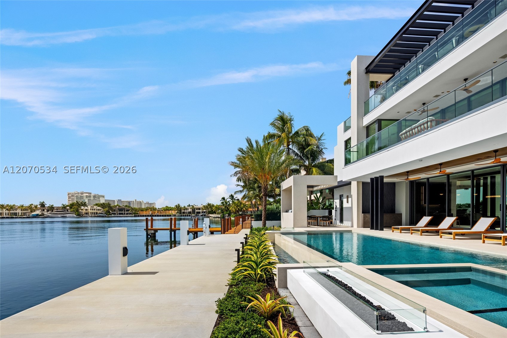 1400 W Lake Dr, Fort Lauderdale FL 33316