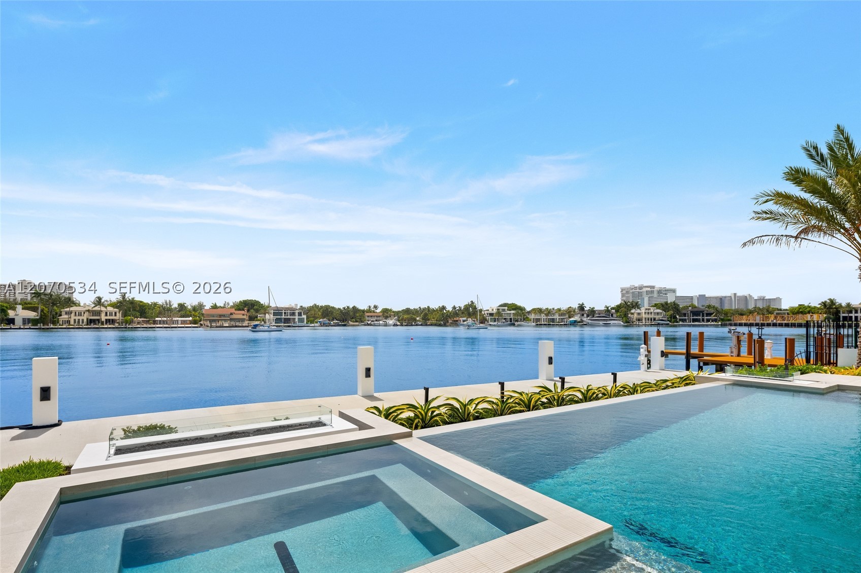 1400 W Lake Dr, Fort Lauderdale FL 33316