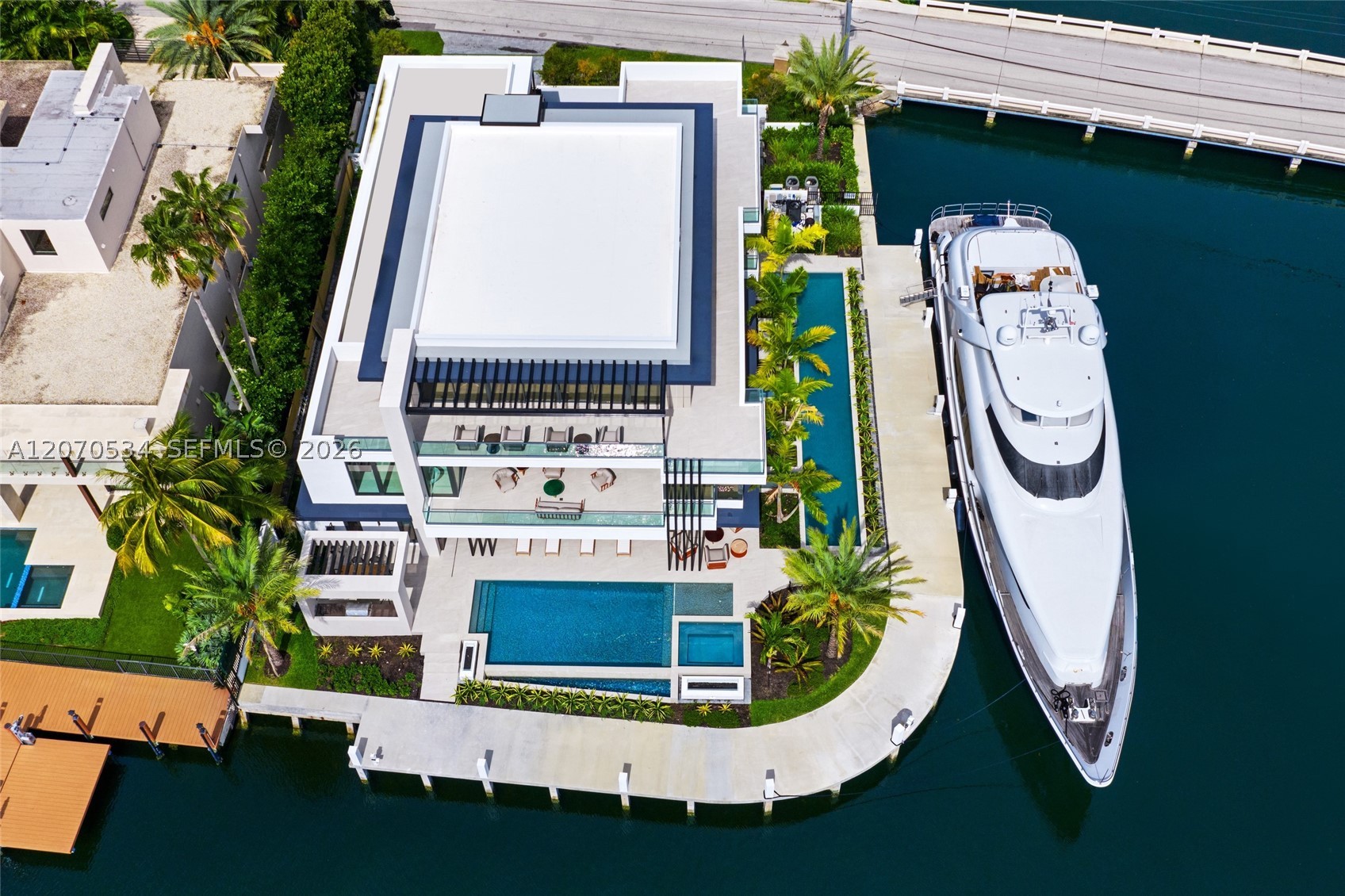 1400 W Lake Dr, Fort Lauderdale FL 33316