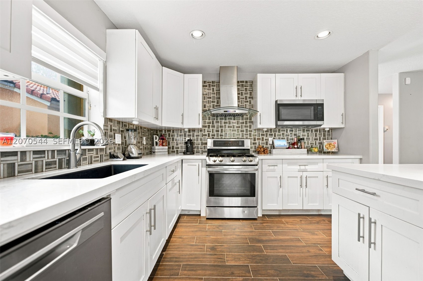 2220 NW 137th Ave, Sunrise FL 33323