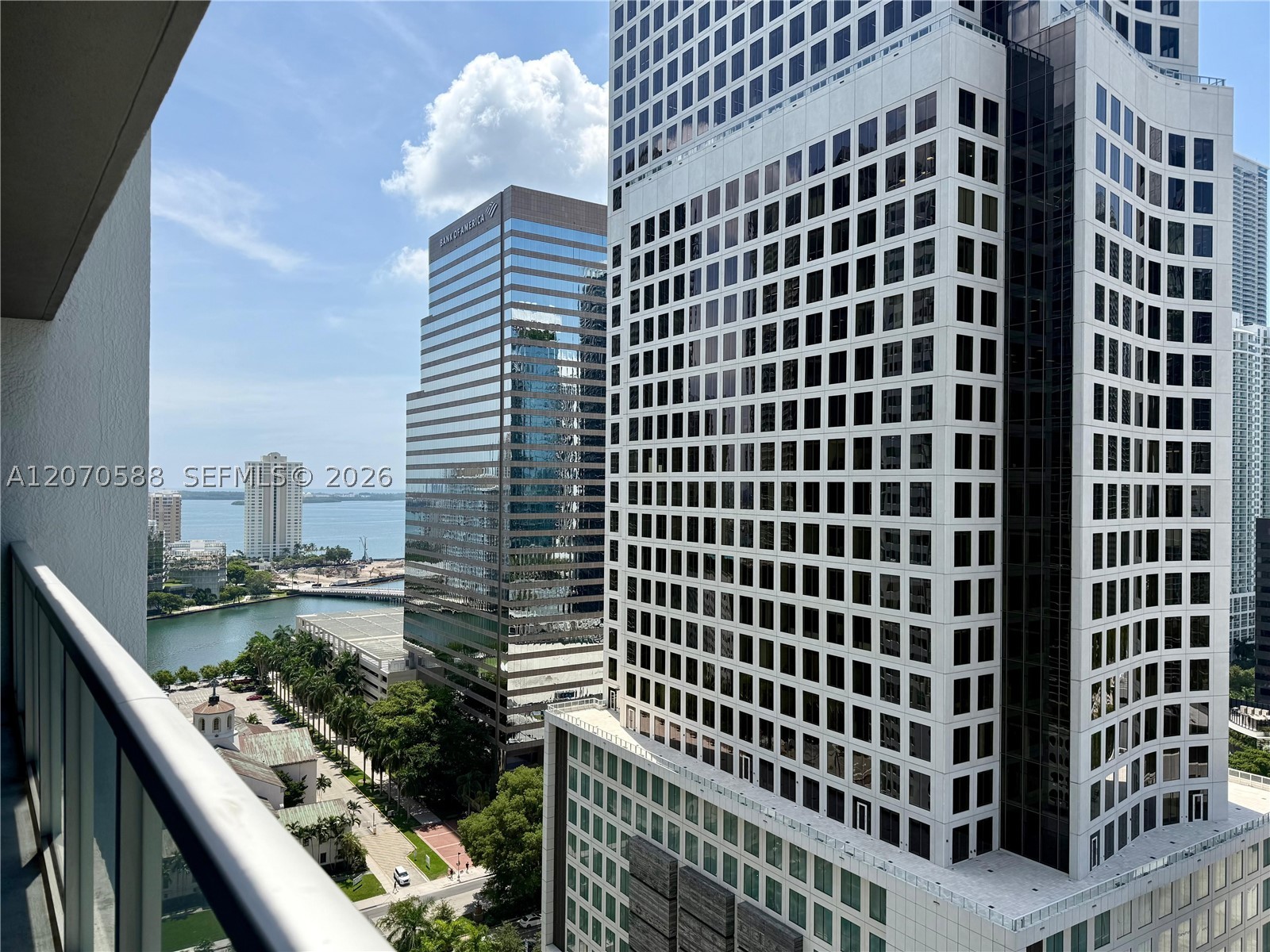 55 SE 6th St #2404, Miami FL 33131