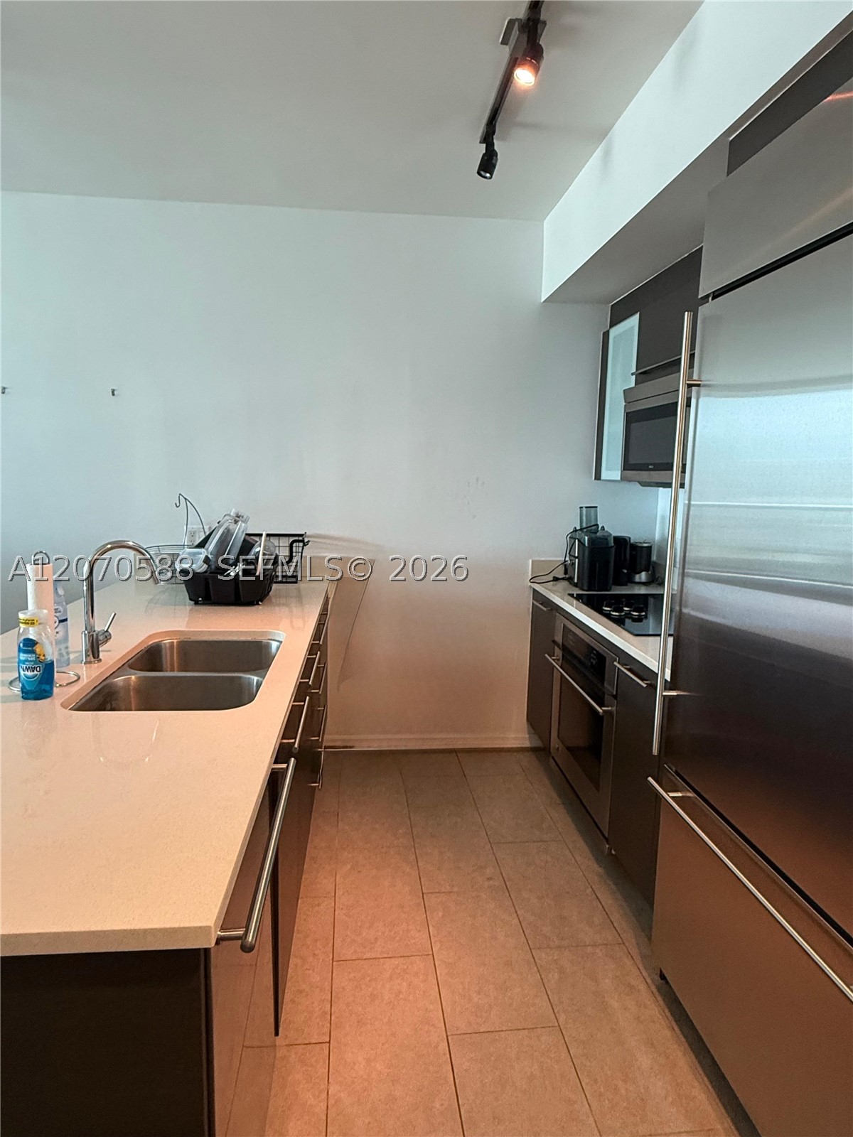 55 SE 6th St #2404, Miami FL 33131