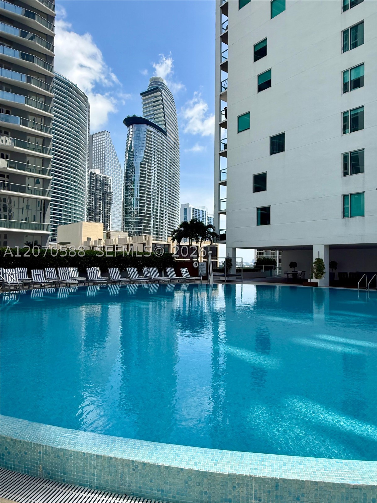 55 SE 6th St #2404, Miami FL 33131