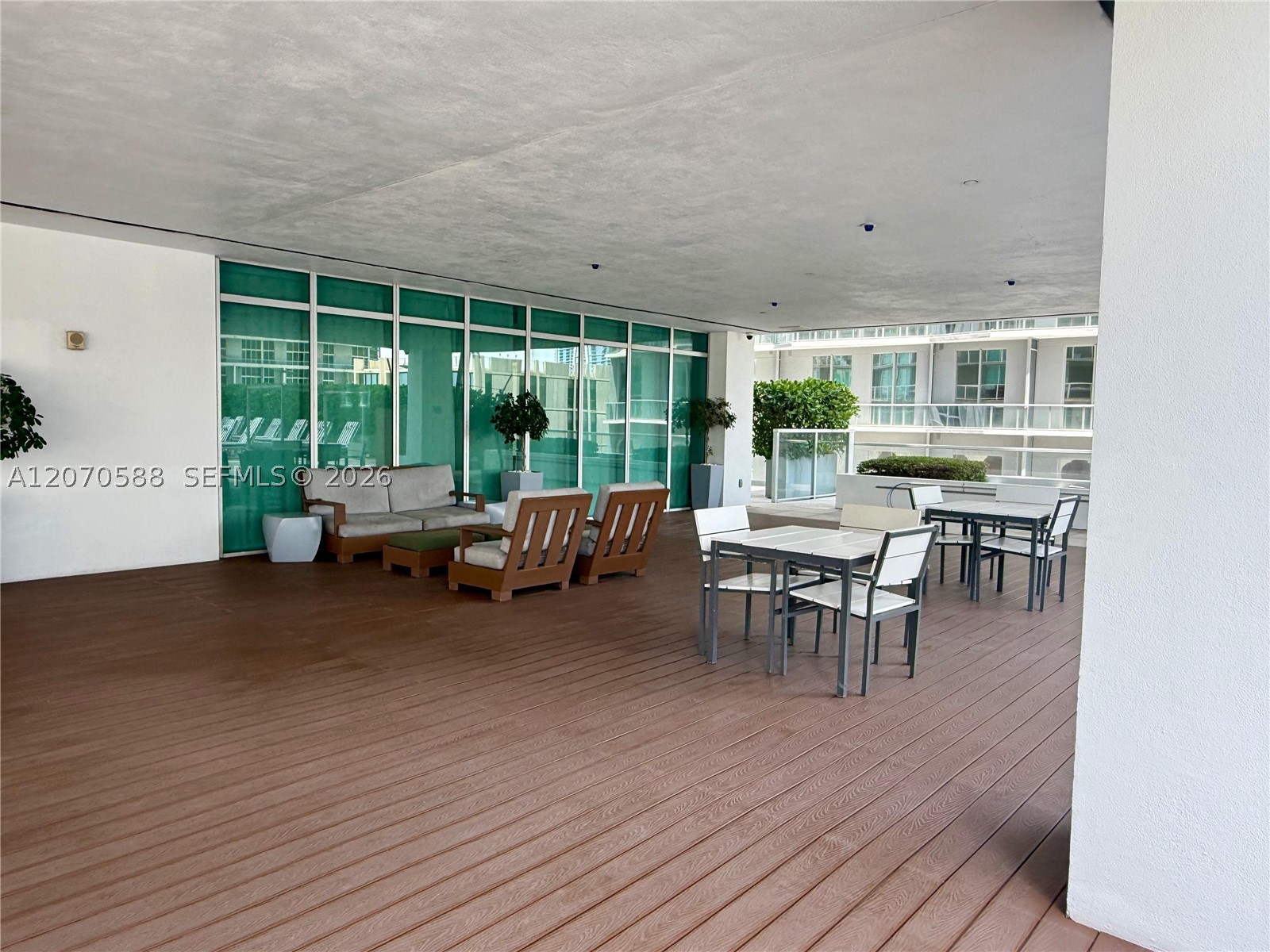 55 SE 6th St #2404, Miami FL 33131