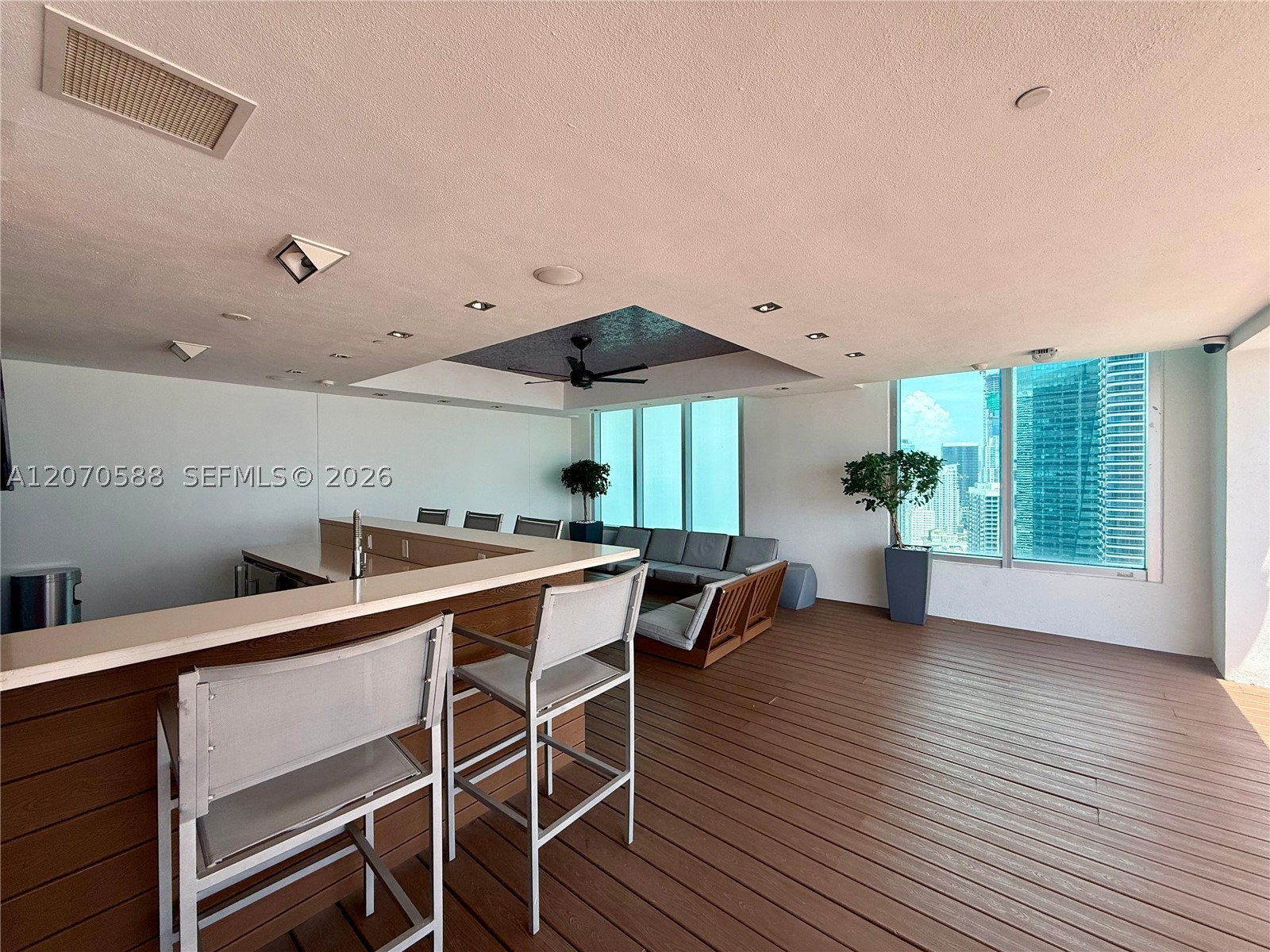 55 SE 6th St #2404, Miami FL 33131