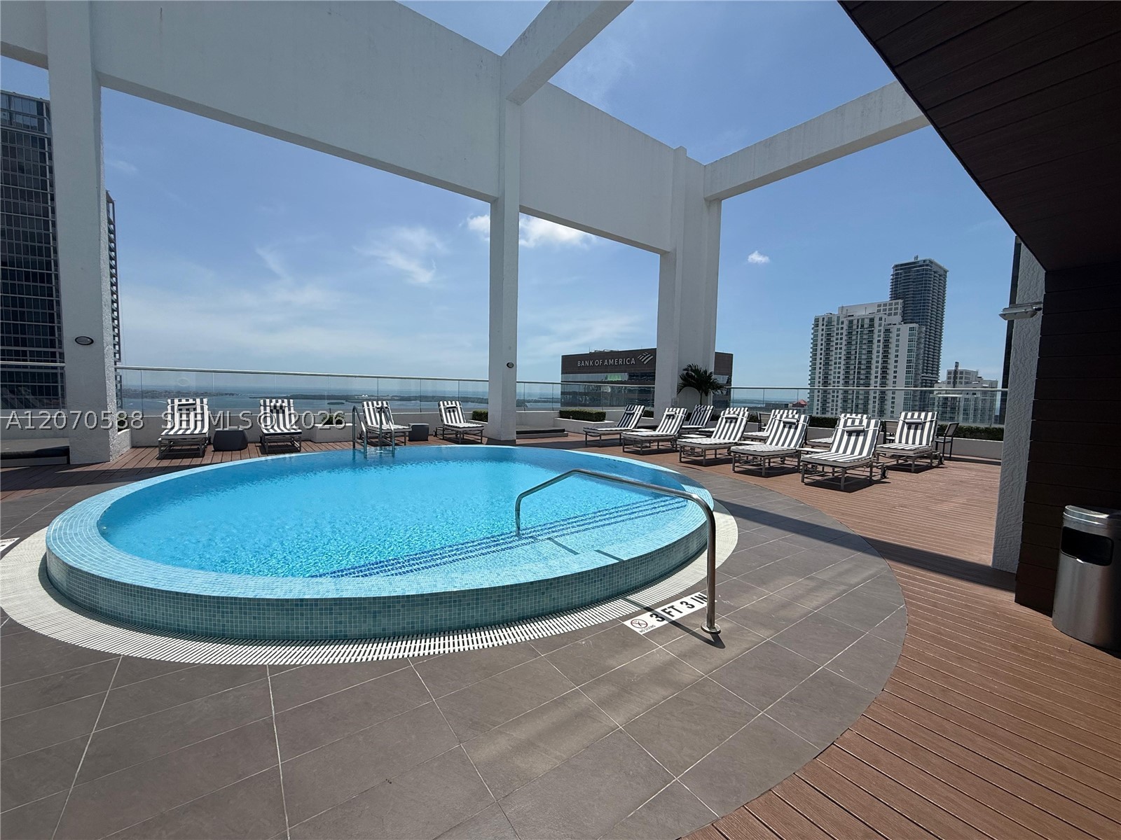 55 SE 6th St #2404, Miami FL 33131