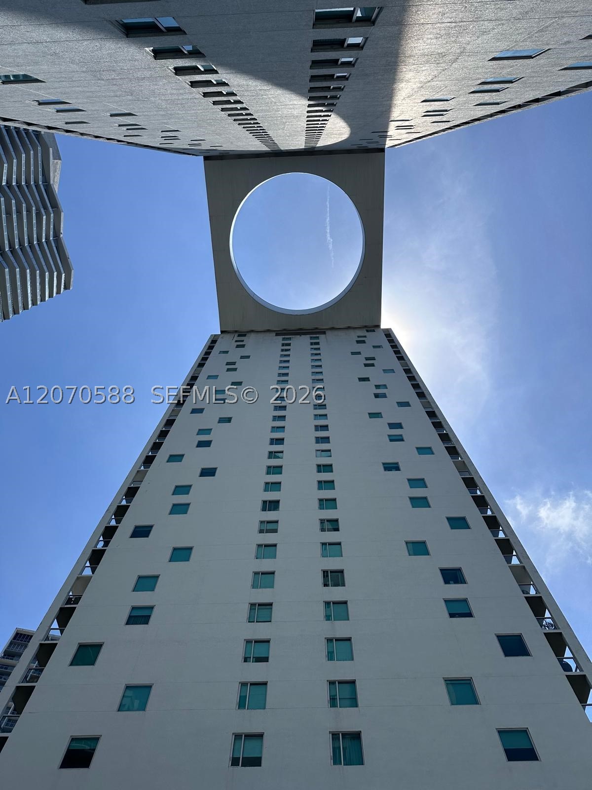55 SE 6th St #2404, Miami FL 33131