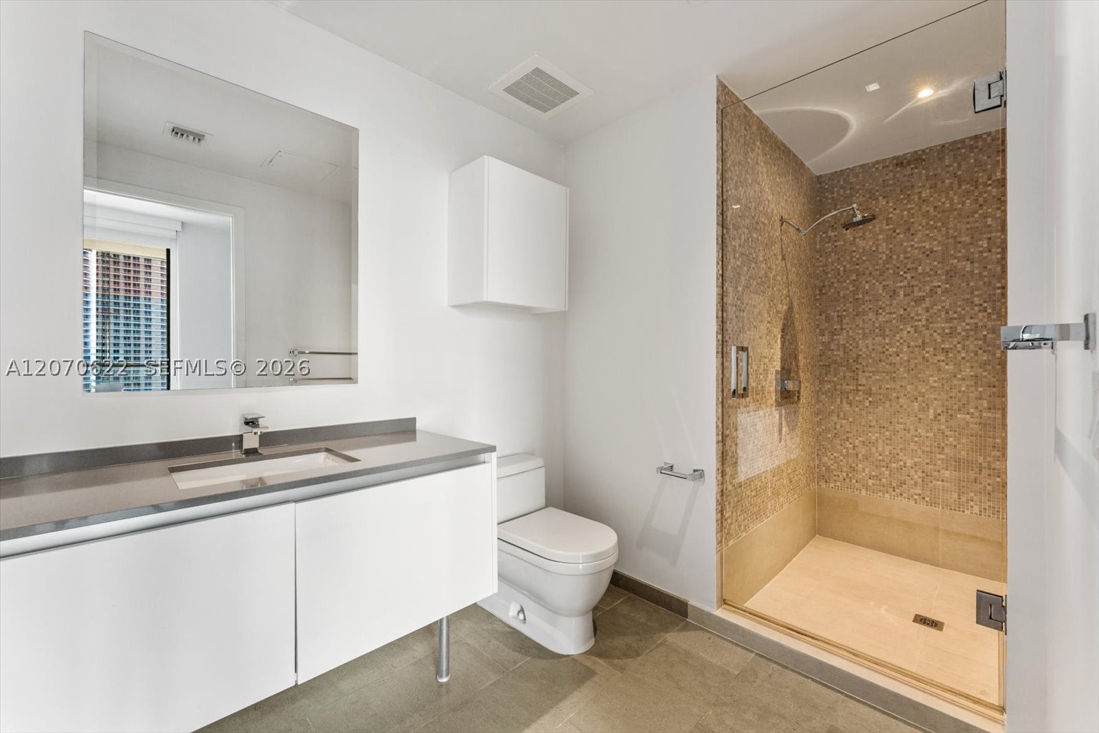 68 SE 6th St #2304, Miami FL 33131