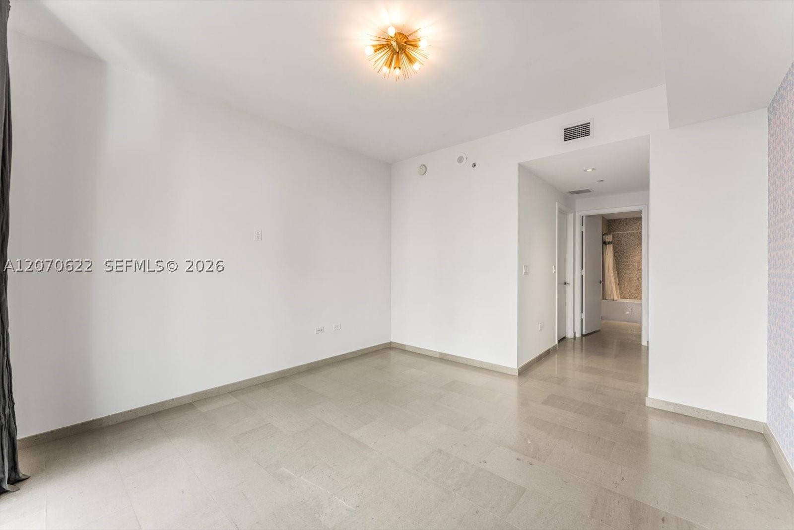 68 SE 6th St #2304, Miami FL 33131