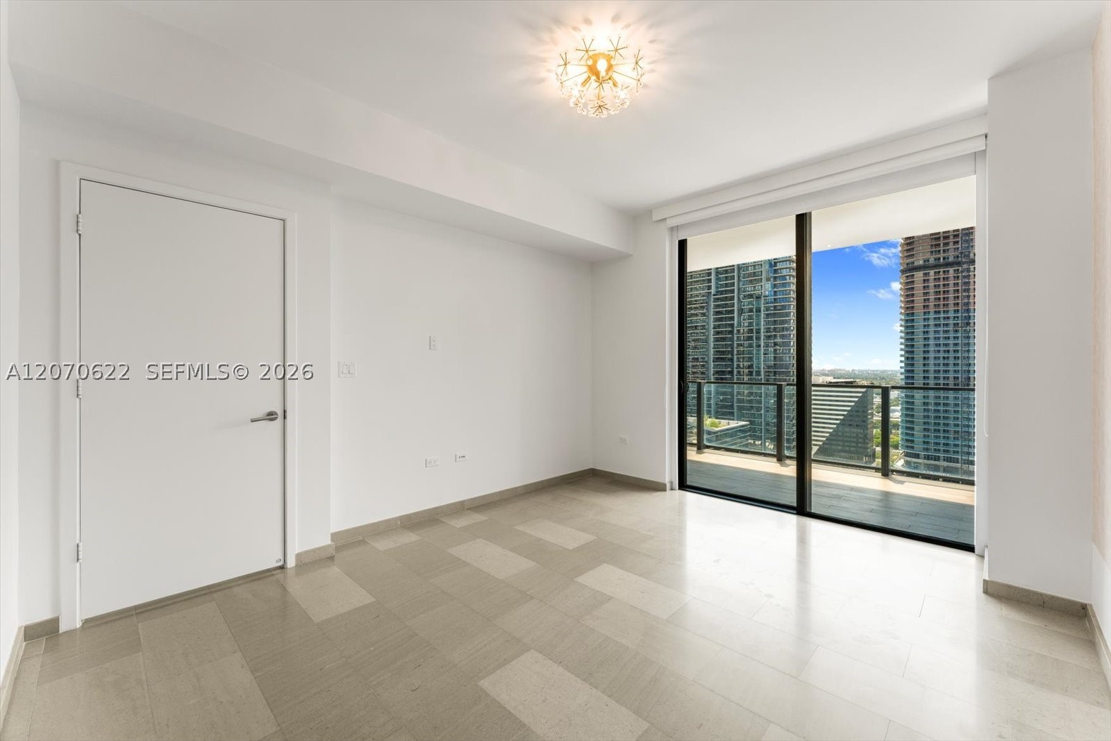 68 SE 6th St #2304, Miami FL 33131