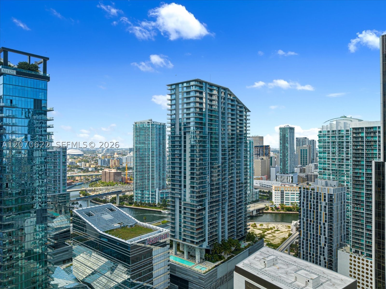 68 SE 6th St #2304, Miami FL 33131