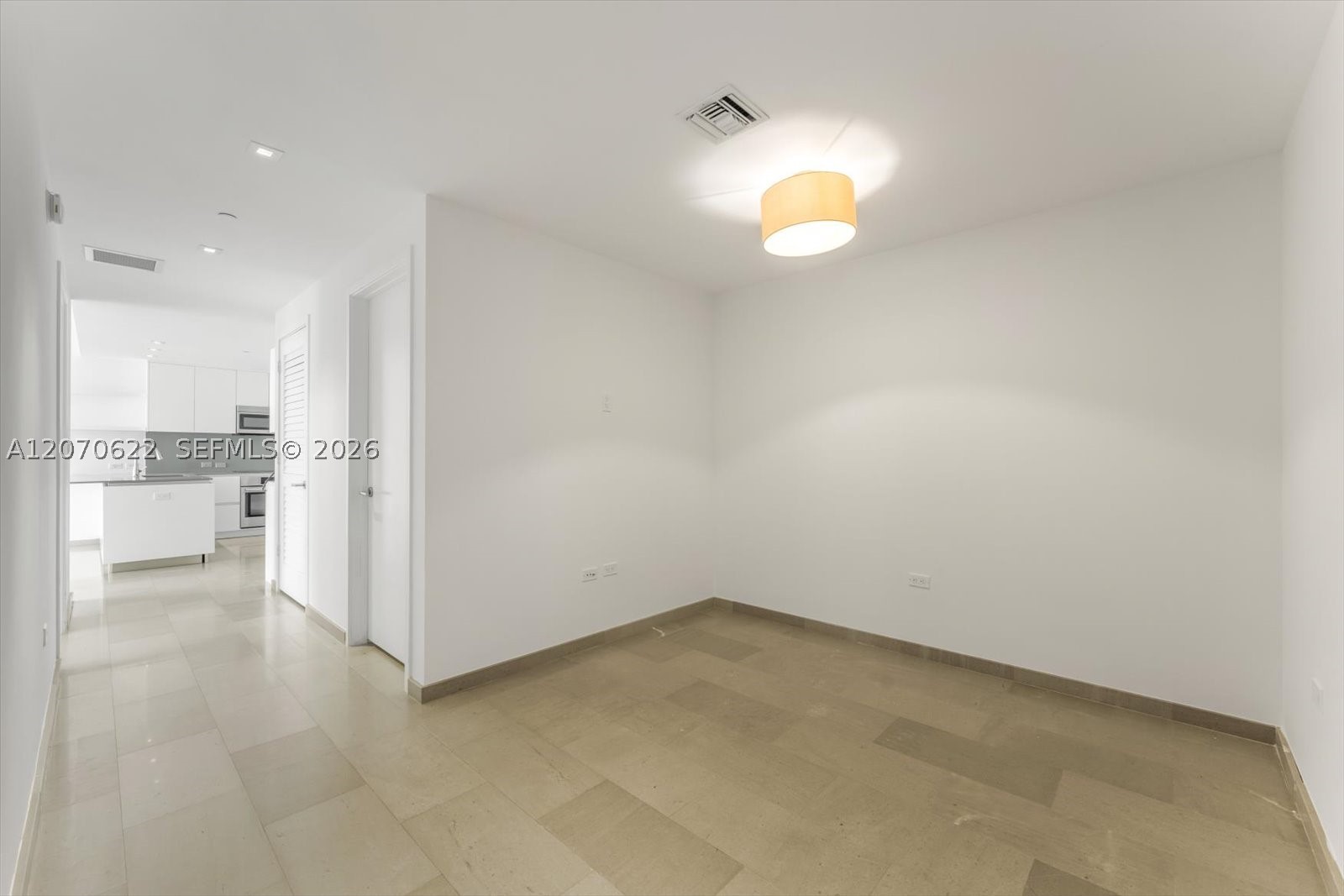 68 SE 6th St #2304, Miami FL 33131